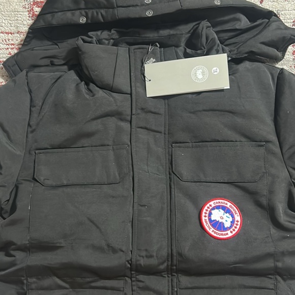 Canada goose jacket with real fur brand new sealed XL but fits like a large - Picture 6 of 10